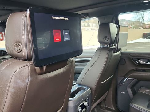 Used 2023 GMC Yukon XL Denali image 10