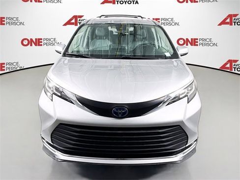 Certified 2021 Toyota Sienna XLE image 2