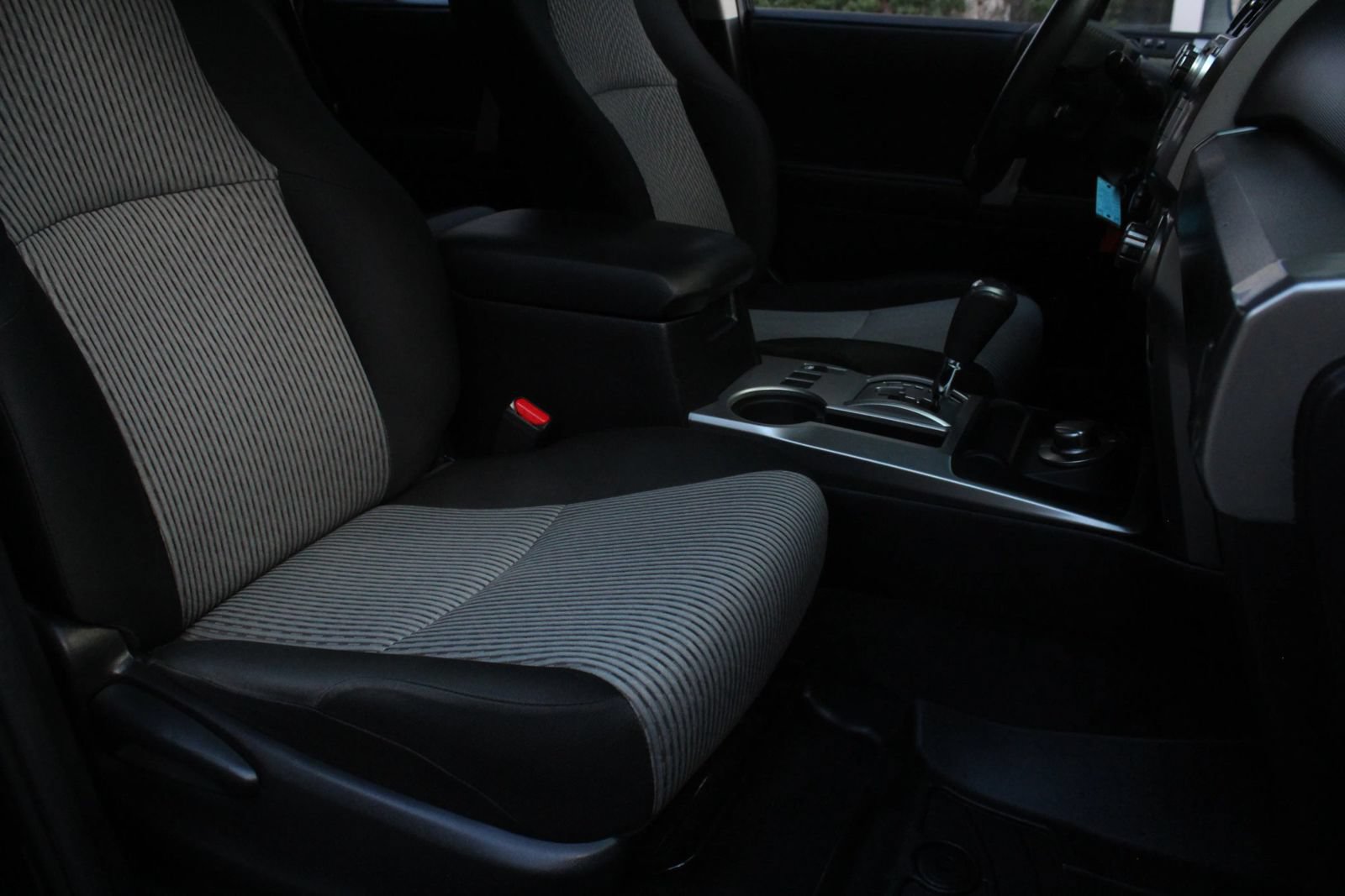 Used 2016 Toyota 4Runner SR5 AWD/4WD image 28