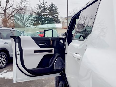 Used 2024 GMC Hummer EV 2X w/ LPO, Illumination Package image 34