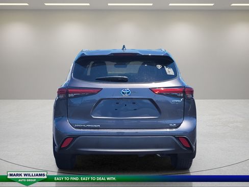 Used 2023 Toyota Highlander XLE AWD/4WD image 5