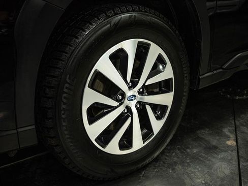 Used 2023 Subaru Outback Premium image 3