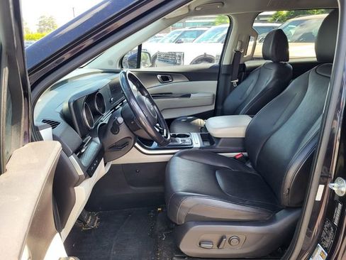 Used 2022 Kia Carnival LX FWD image 10