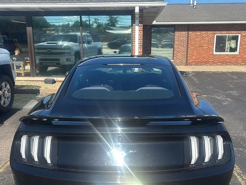 Used 2017 Ford Mustang Coupe RWD image 5