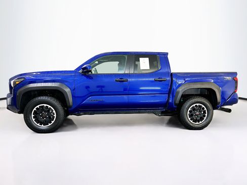 Used 2025 Toyota Tacoma TRD Off-Road AWD/4WD image 4