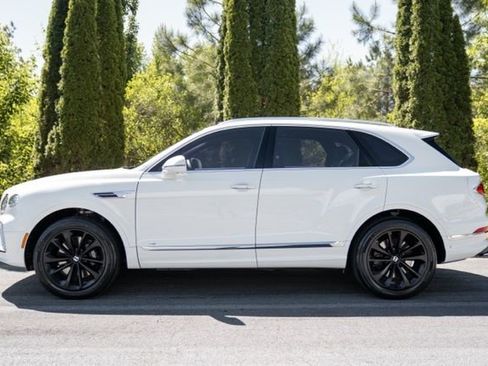Used 2022 Bentley Bentayga AWD/4WD image 9