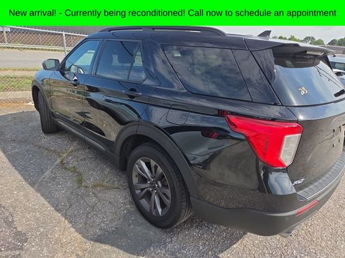 Used 2024 Ford Explorer XLT w/ Equipment Group 202A RWD image 4