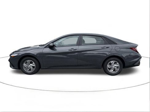 New 2026 Hyundai Elantra SE FWD image 6