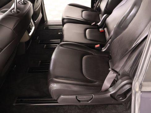 Used 2025 Kia Carnival FWD image 13