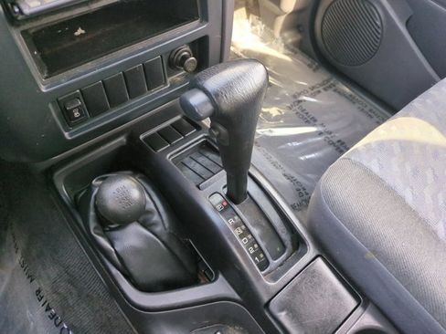 Used 1997 Nissan Pathfinder LE AWD/4WD image 12