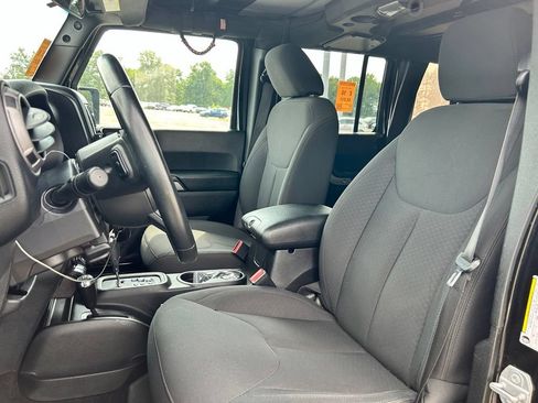 Used 2018 Jeep Wrangler Unlimited Sport w/ Connectivity Group AWD/4WD image 11
