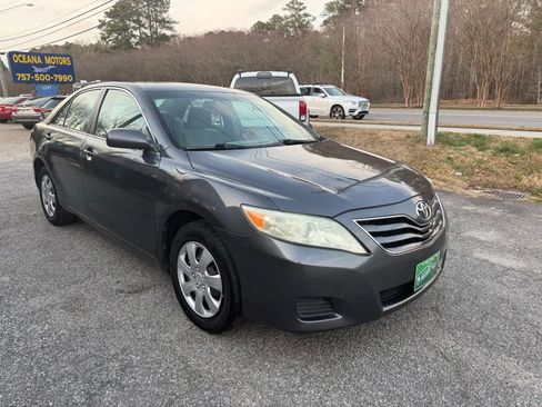 Used 2011 Toyota Camry LE image 3