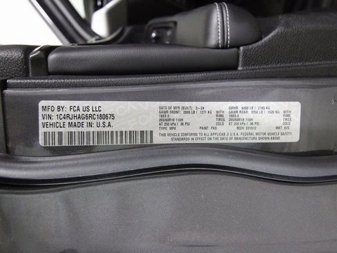 Used 2024 Jeep Grand Cherokee Altitude image 43