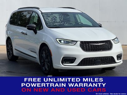 Used 2024 Chrysler Pacifica Touring-L w/ Road Tripper Package