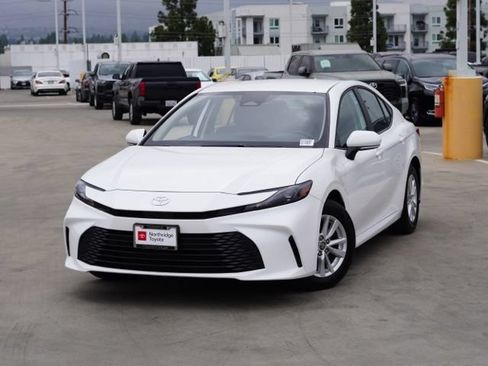 Used 2026 Toyota Camry LE FWD image 5