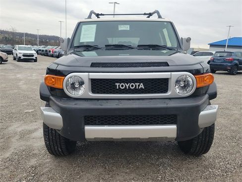 Used 2014 Toyota FJ Cruiser 4WD image 2