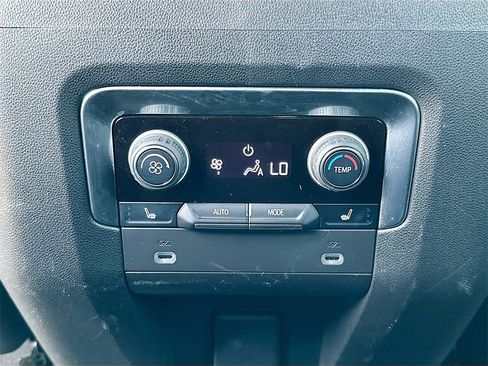 Used 2021 Chevrolet Tahoe Z71 w/ Z71 Signature Package image 26