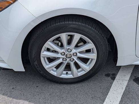 Used 2026 Toyota Corolla LE w/ LE Premium Package FWD image 9