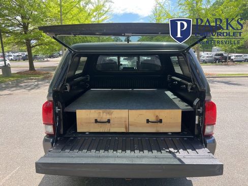 Used 2021 Toyota Tacoma SR w/ SR Convenience Package image 12