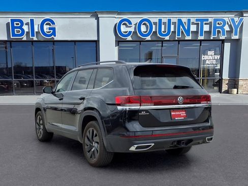 Used 2025 Volkswagen Atlas SE FWD image 2