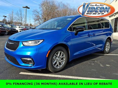 New 2026 Chrysler Pacifica Select FWD image 1