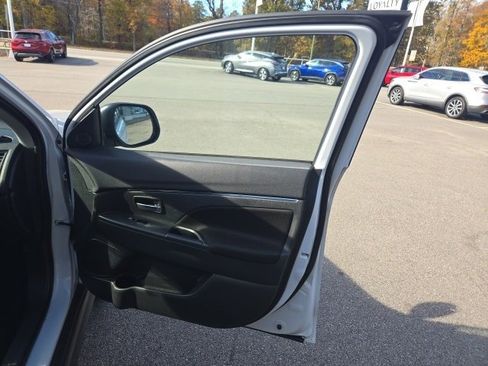 Used 2024 Mitsubishi Outlander Sport LE image 32