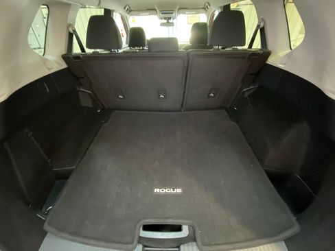 Used 2026 Nissan Rogue SV FWD image 28