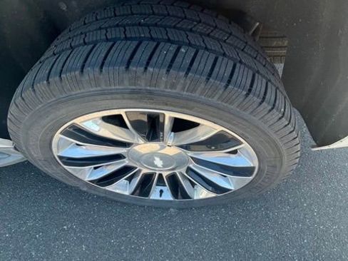 Used 2017 Chevrolet Suburban LT AWD/4WD image 12