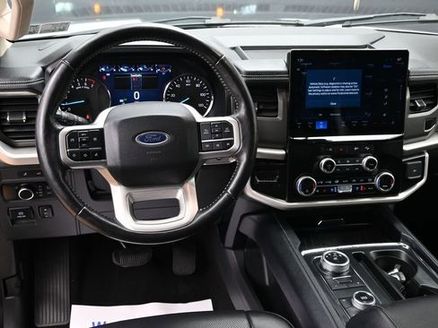 Used 2024 Ford Expedition XLT AWD/4WD image 32