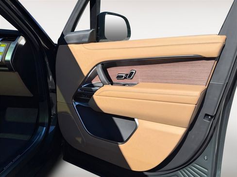 New 2026 Land Rover Range Rover SE image 19