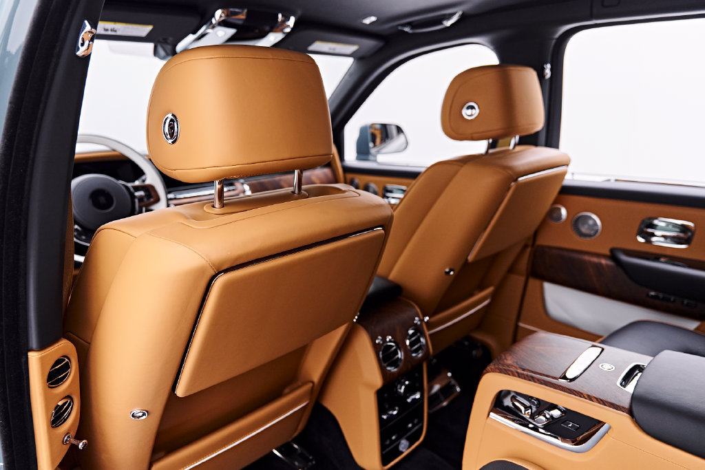 Used 2025 Rolls-Royce Cullinan AWD/4WD image 56