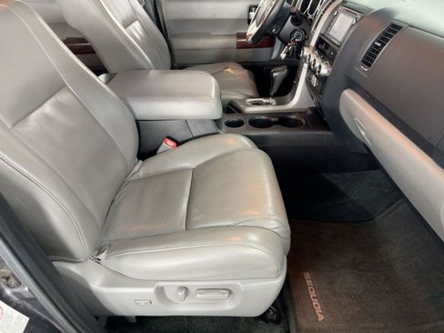 Used 2015 Toyota Sequoia Platinum image 30