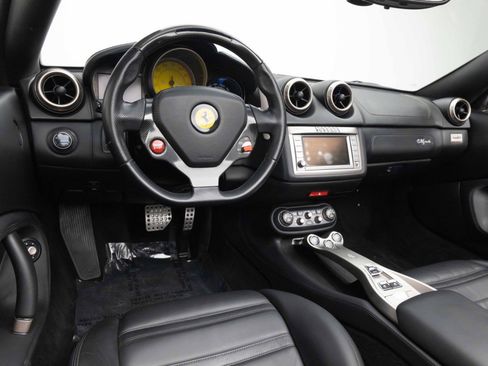 Used 2010 Ferrari California RWD image 6