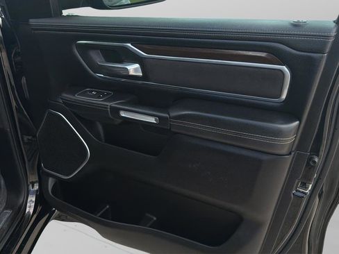 Used 2022 RAM 1500 Laramie AWD/4WD image 9