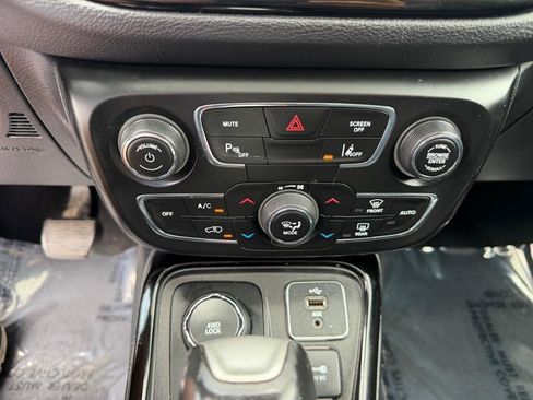Used 2018 Jeep Compass Limited w/ Navigation Group AWD/4WD image 44