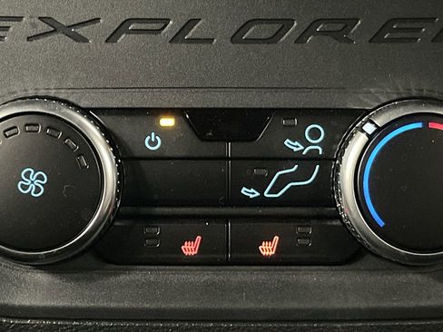 Used 2025 Ford Explorer ST-Line w/ Premium Package image 39