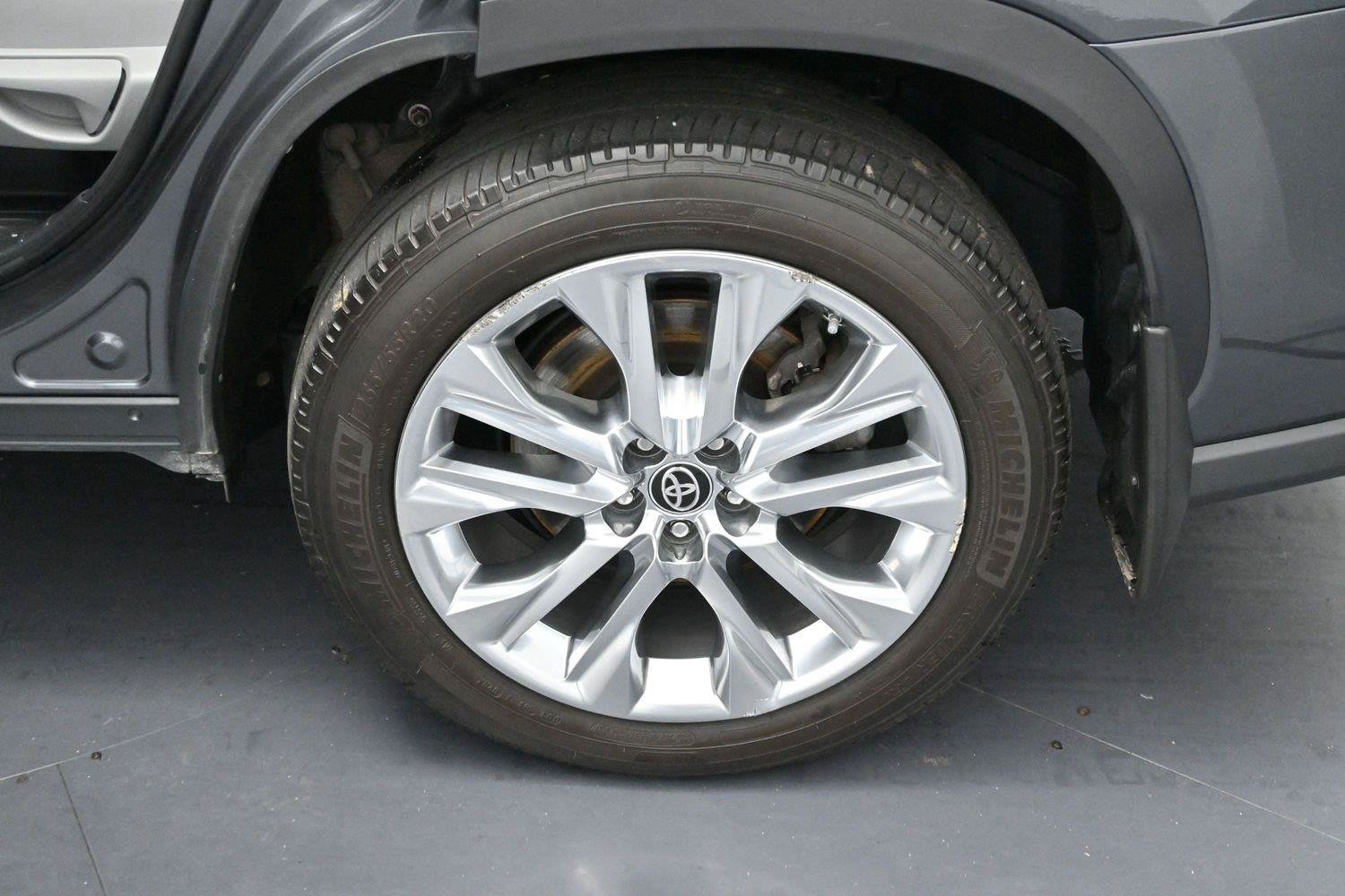 Used 2021 Toyota Highlander Limited AWD/4WD image 32