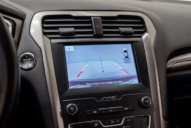Used 2020 Ford Fusion SE FWD image 13