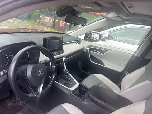 Used 2019 Toyota RAV4 XLE Premium w/ Cold Weather Package AWD/4WD image 12