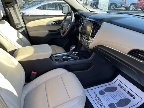 Used 2023 Chevrolet Traverse LT image 25