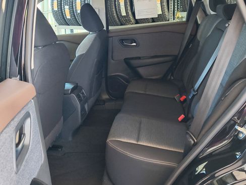 Used 2023 Nissan Rogue SV image 11