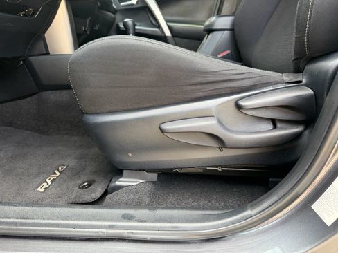 Used 2018 Toyota RAV4 XLE AWD/4WD image 29