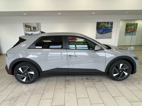 New 2026 Hyundai Ioniq 5 SEL image 6
