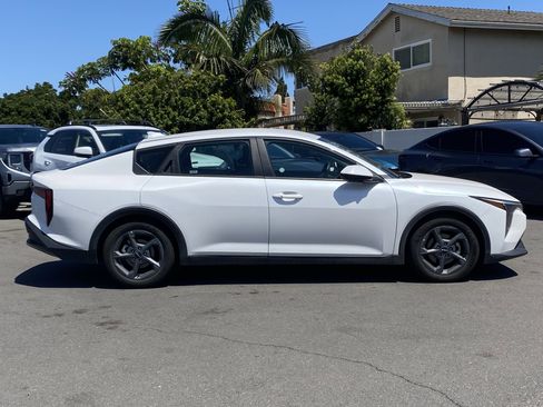 Used 2025 Kia K4 LXS image 2