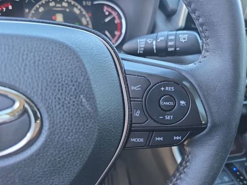 Used 2021 Toyota RAV4 Limited image 18