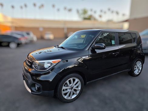 Used 2018 Kia Soul + FWD image 4