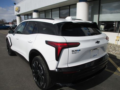 Used 2024 Chevrolet Blazer EV RS image 3