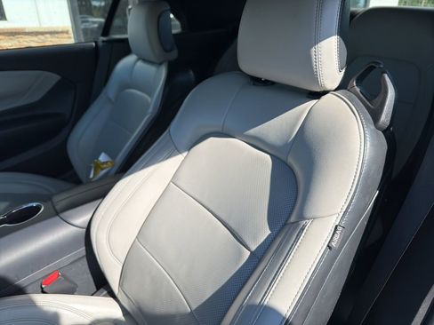 Used 2025 Ford Mustang Premium image 3