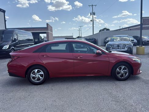Used 2021 Hyundai Elantra SE FWD image 5