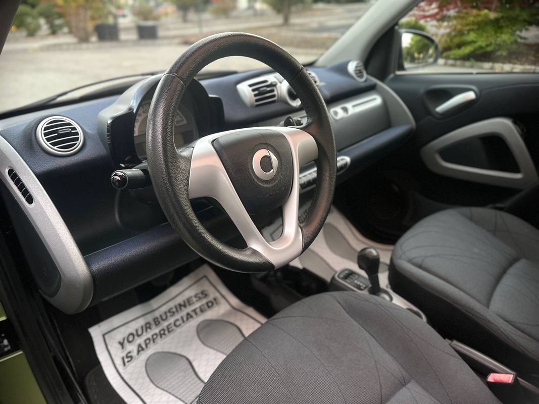 Used 2012 smart fortwo passion RWD image 13